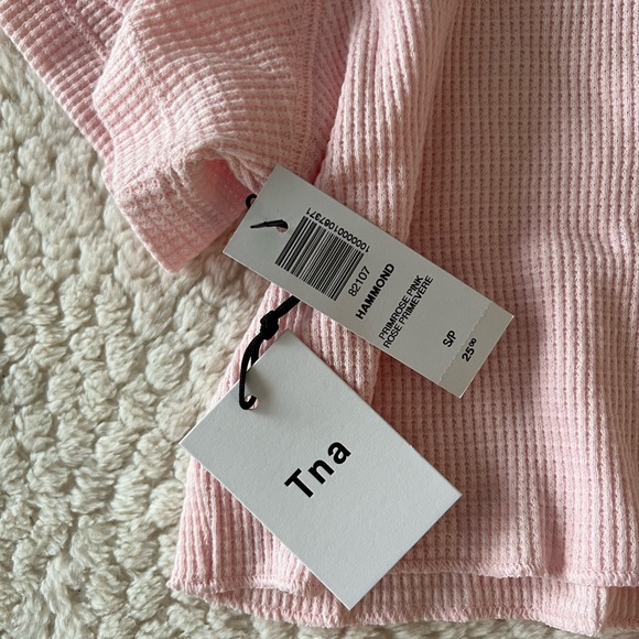 Aritzia TNA Hammond Cropped Tshirt - size small - pink - NWT - Picture 3 of 4